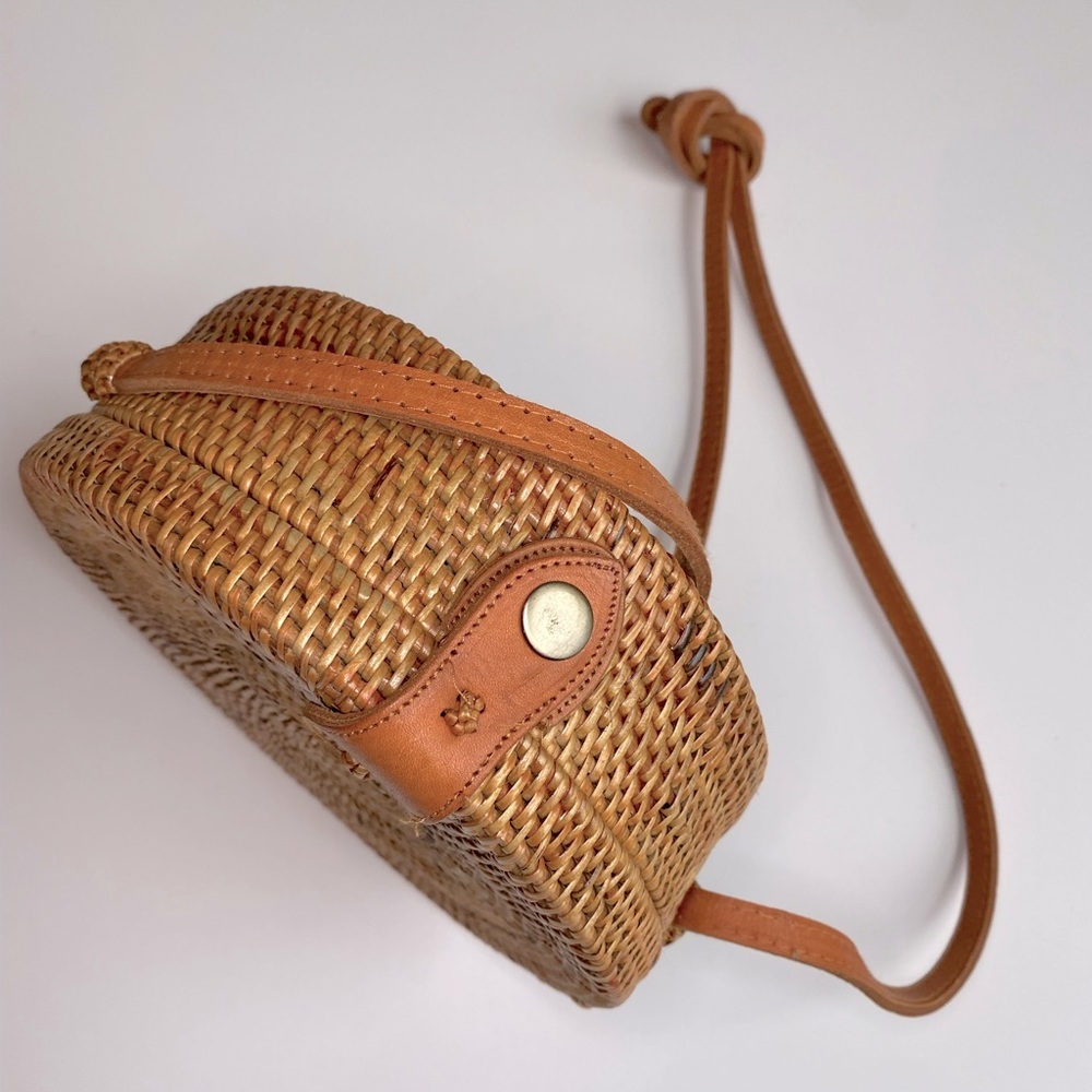 Amarii handmade woven 🌾rattan bag - Picture 4 of 9
